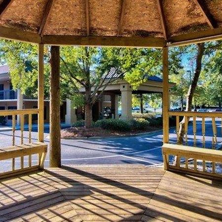 Clarion Inn & Suites Aiken South Buitenkant foto