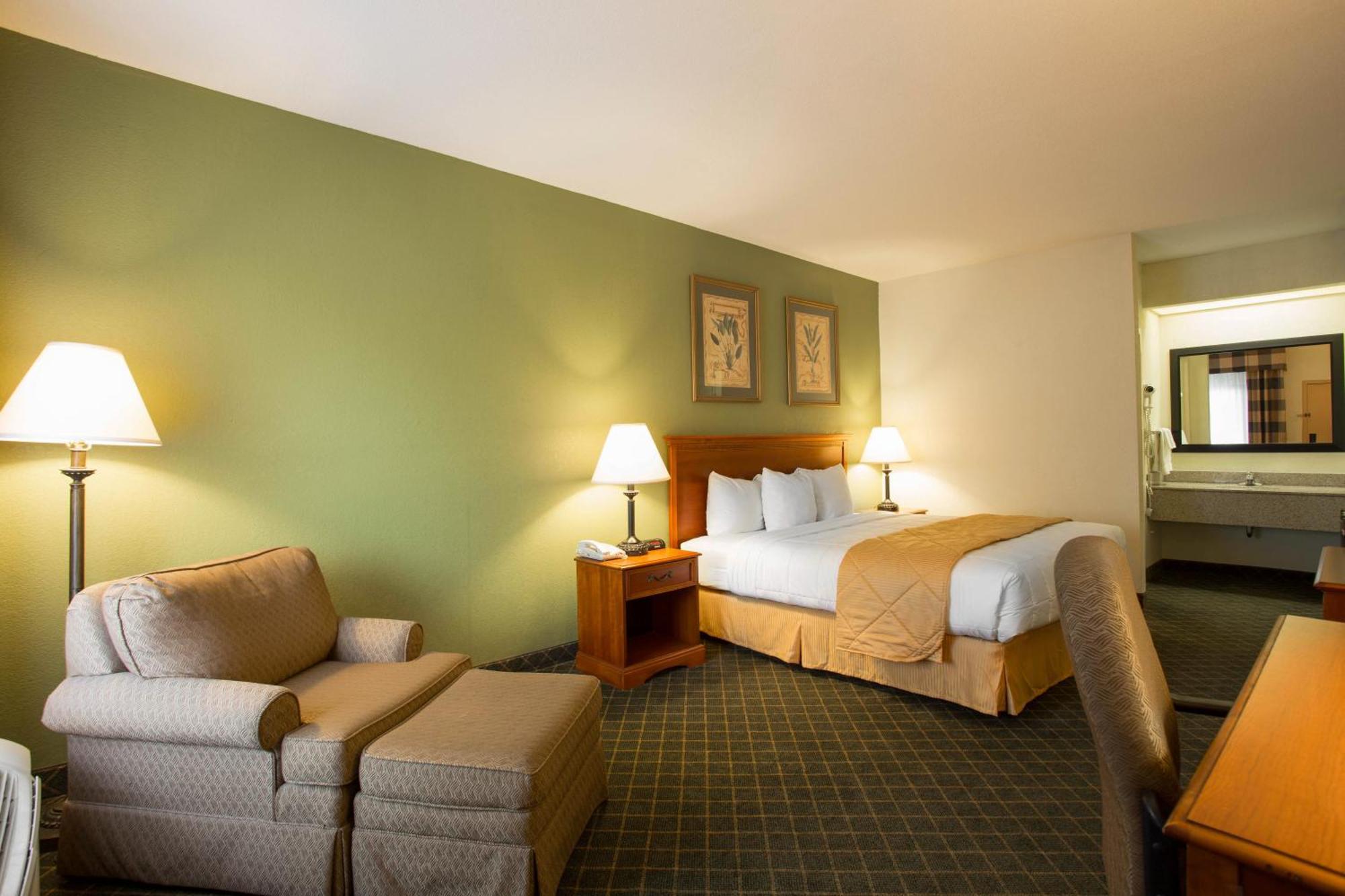 Clarion Inn & Suites Aiken South Buitenkant foto