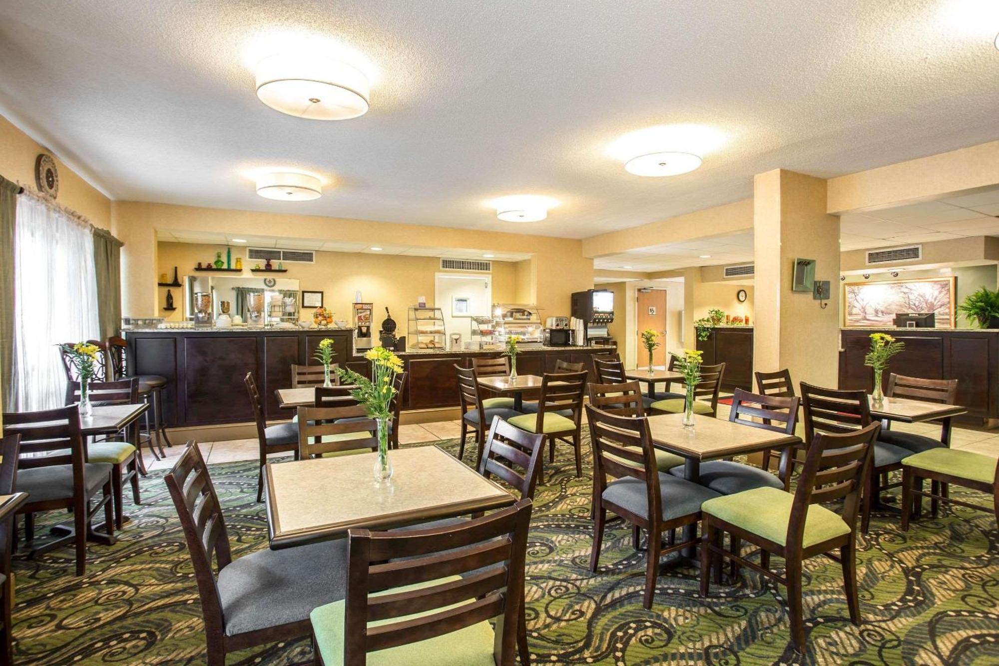 Clarion Inn & Suites Aiken South Buitenkant foto