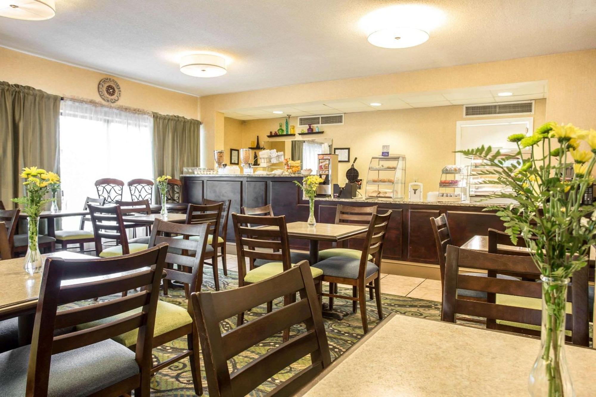Clarion Inn & Suites Aiken South Buitenkant foto