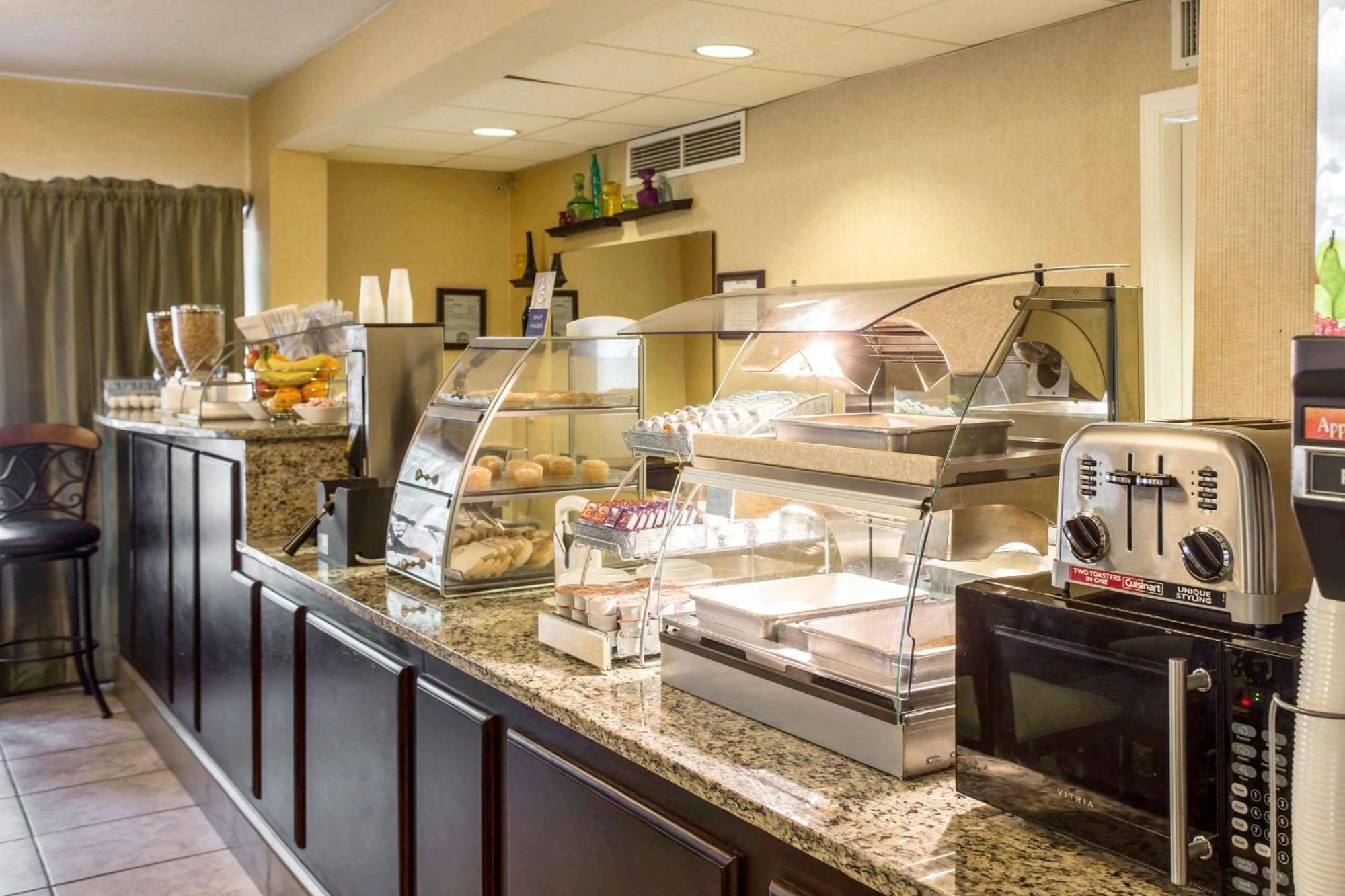 Clarion Inn & Suites Aiken South Buitenkant foto