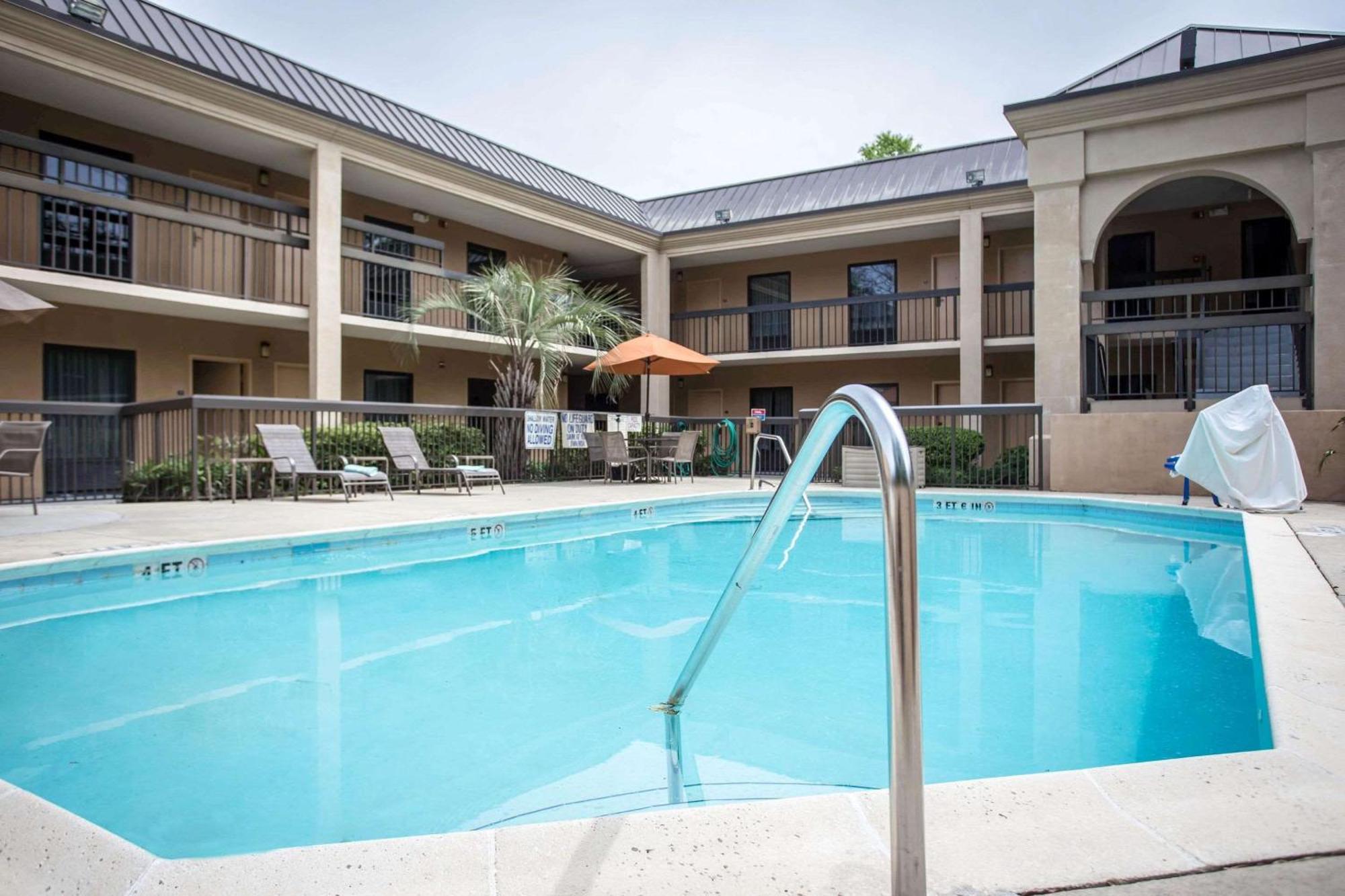 Clarion Inn & Suites Aiken South Buitenkant foto