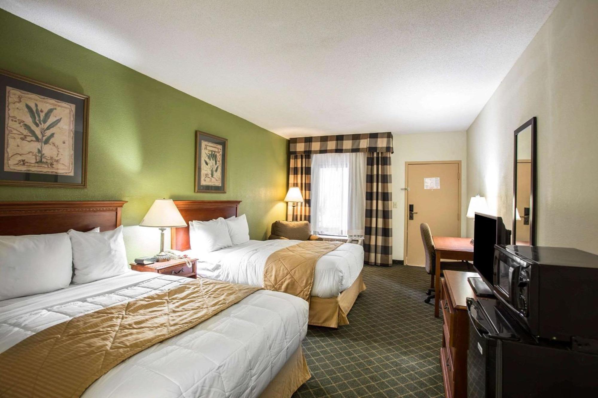 Clarion Inn & Suites Aiken South Buitenkant foto