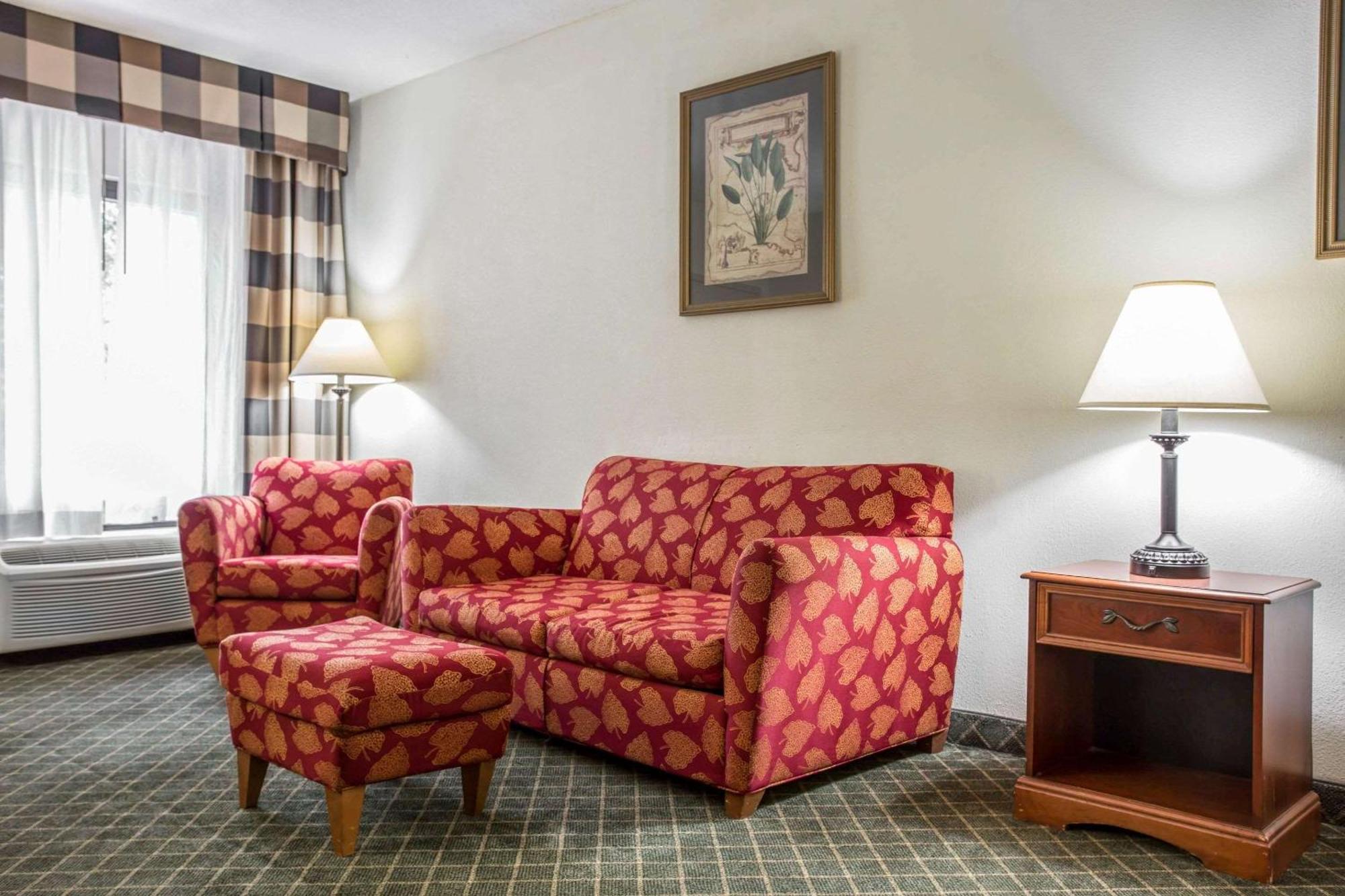 Clarion Inn & Suites Aiken South Buitenkant foto