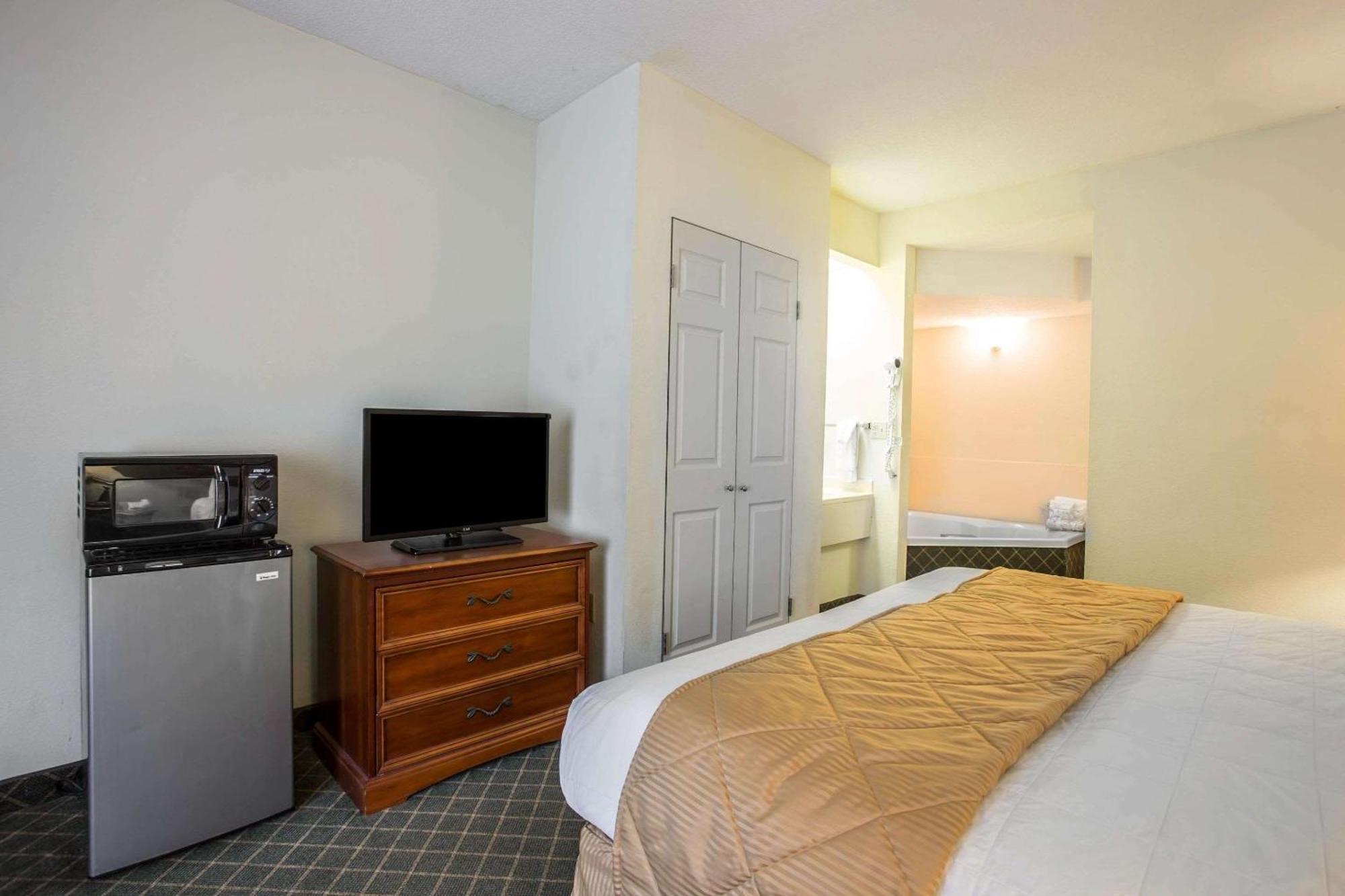Clarion Inn & Suites Aiken South Buitenkant foto