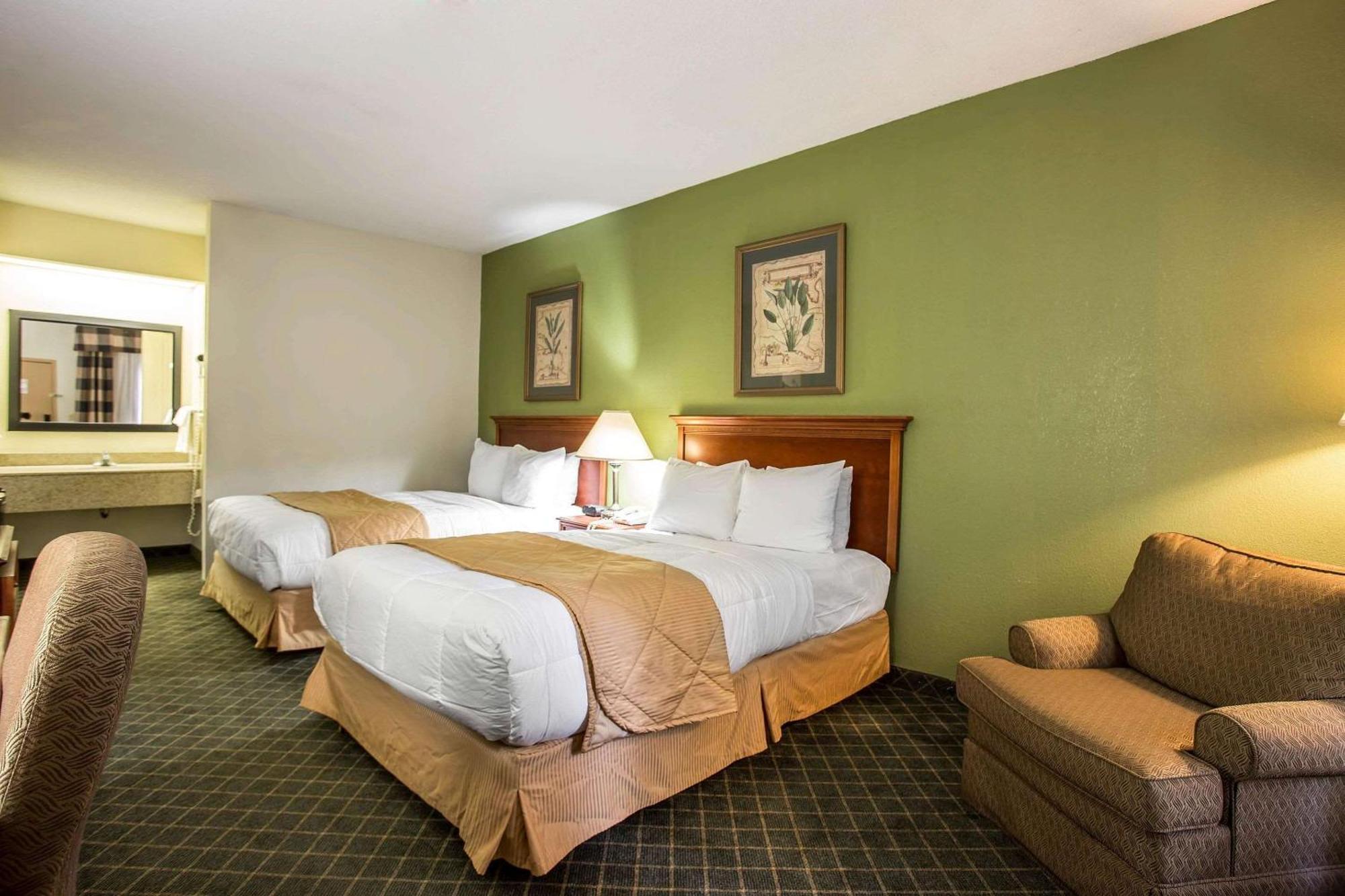 Clarion Inn & Suites Aiken South Buitenkant foto