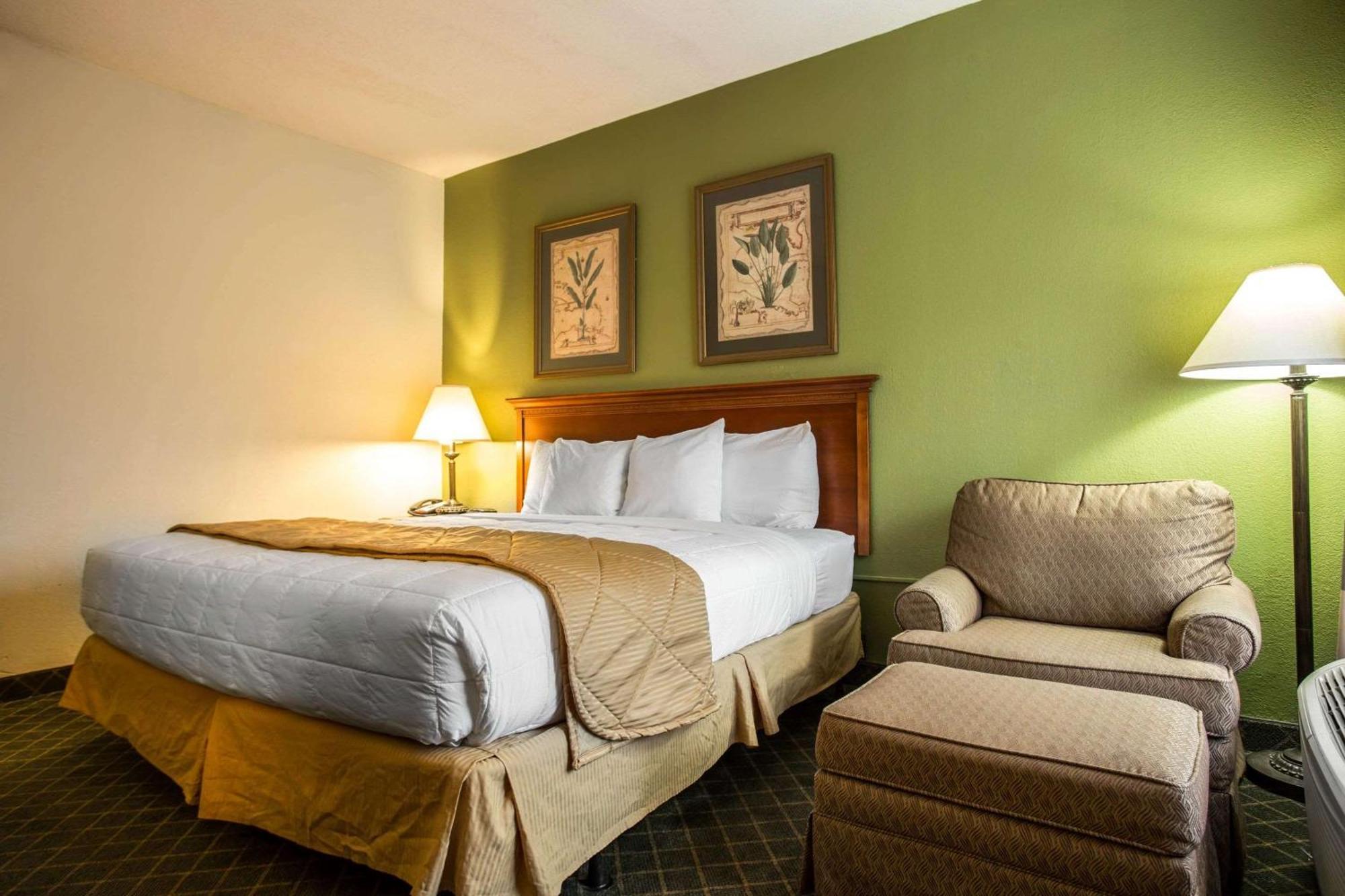 Clarion Inn & Suites Aiken South Buitenkant foto