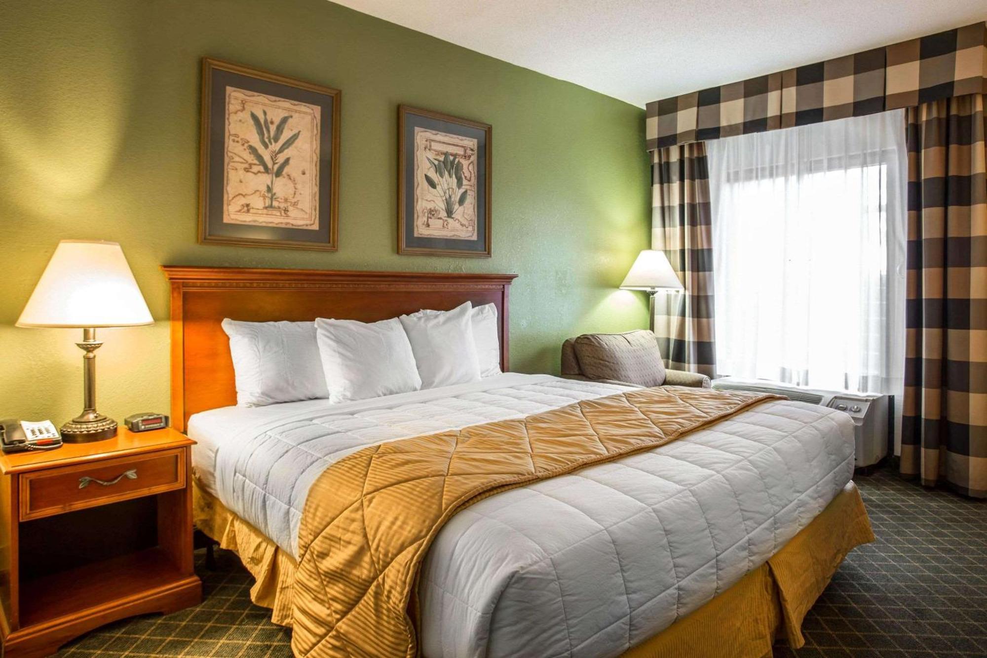 Clarion Inn & Suites Aiken South Buitenkant foto